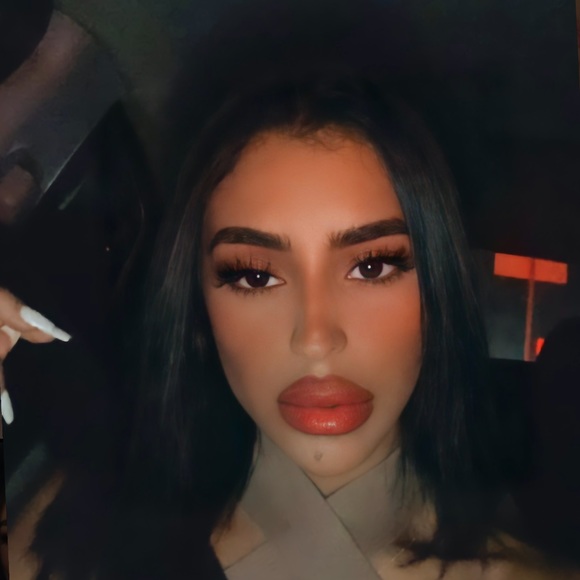 Meet the Posher Other - Meet your Posher, Zeina